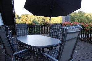 Outdoor dining - Very nice apartment with a large sun terrace (Stadtkyll)