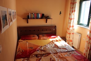1 bedroom, travel crib, free WiFi, bed sheets