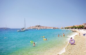 Beach nearby - 4 bedroom awesome home in Primosten (Primosten)