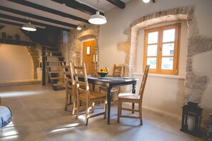 Dining - Rustical holiday house Jela with swimming pool (Dobrinj)