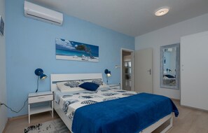 3 bedrooms, in-room safe, travel cot, free WiFi