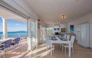 تناول الطعام