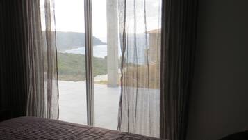 4 bedrooms, iron/ironing board, free WiFi