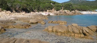 1km from unspoilt beaches: Magnificent villa, swimming pool, parking, superb sea view