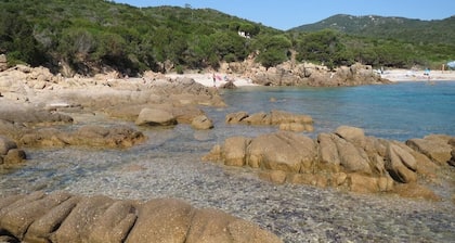 1km from unspoilt beaches: Magnificent villa, swimming pool, parking, superb sea view