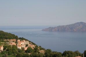 Una spiaggia nelle vicinanze