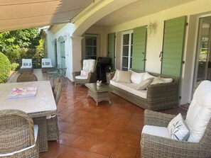 Outdoor dining - Villa with pool, sea view, sleeps 6, tastefully decorated (Lumio)