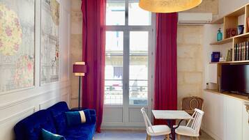 Televisión de pantalla plana, libros