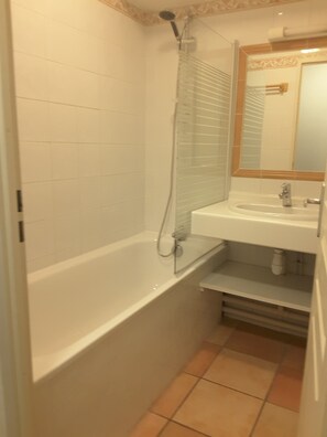 Bañera, secador de pelo