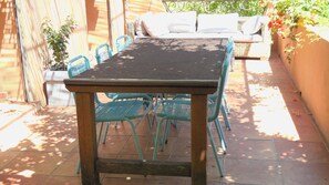 Outdoor dining - Charming Villa of 150m2 with swimming pool and garden near sea (Carry-Le-Rouet)