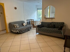 TV - Argeles Beach, T2 apartment 50 m from the sea, 300 m from HP, WIFI, CLIM (Argelès-Sur-Mer)