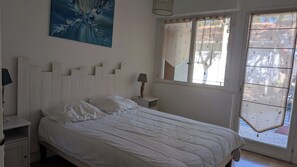 2 chambres, fer et planche à repasser, accès au Wi-Fi (inclus)