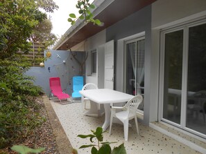 Outdoor dining - Garden level apartment, for 5 persons, beach et lake 5 min away, great amenities (Soorts-Hossegor)