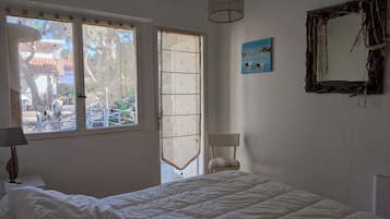 2 bedrooms, iron/ironing board, free WiFi