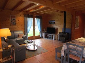 TV - Gite cottage wood jura with swimming pool (Commenailles)