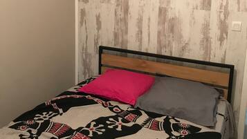 4 chambres, fer et planche Ă repasser