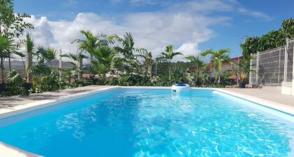 RISING SUN VILLA, AIR CONDITIONED, WIFI, (PRIVATE POOL AND JACUZZI OPTIONAL)