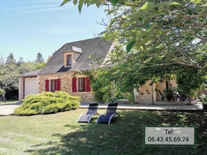 Exterior - Périgourdine gîte (air-conditioned) 5kms from SARLAT, enclosed grounds. (Carsac-Aillac)