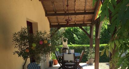 Périgourdine gßte (air-conditioned) 5kms from SARLAT, enclosed grounds.