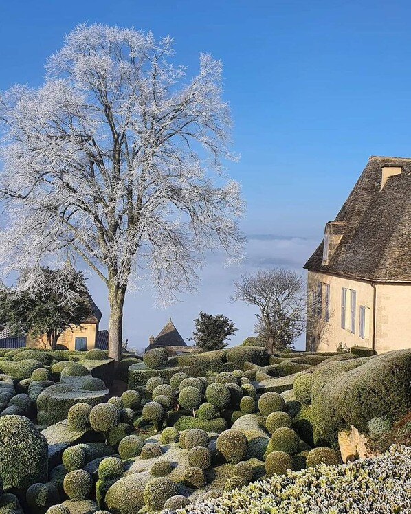 Property grounds - Périgourdine gîte (air-conditioned) 5kms from SARLAT, enclosed grounds. (Carsac-Aillac)