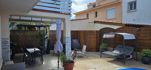 Appart T2 40m2 in villa, 4/5pers, swimming pool 8x4x6m, 300m from the beach