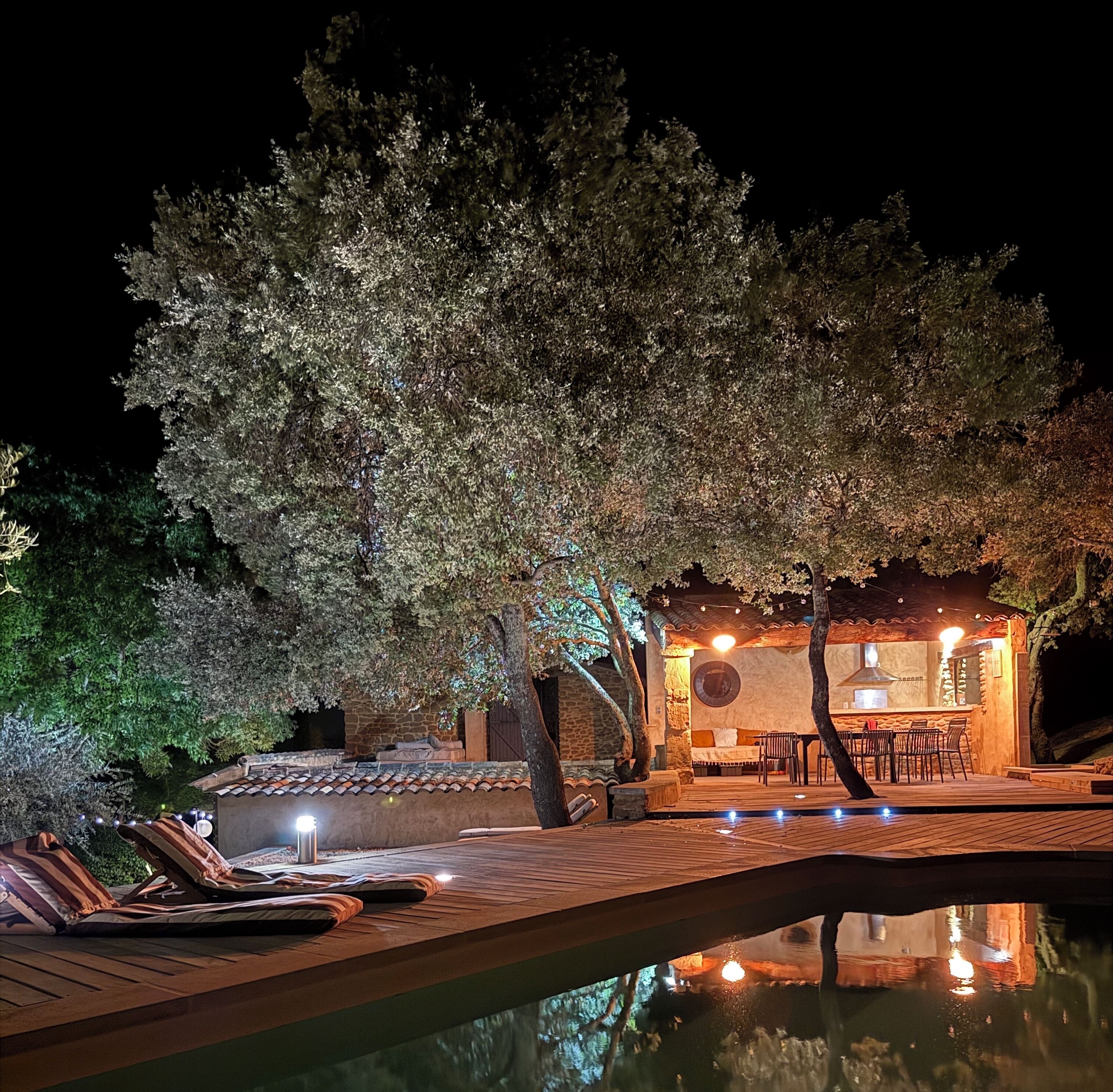 حمّام سباحة خارجي