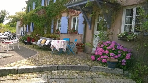 Alsace Cottage leaning against the hill overlooking the valley 15min from Haut-Kœnigsboug