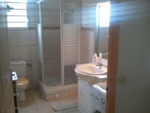 Shower, towels - Apartment F3 Trois Ilets in quiet Residence in lanse à l'âne 750m / sea (Les trois ilets)