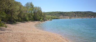 GITE T3 "LAVANDIN" WITH LAKE VIEW / BEACH 200 m / BAUDUEN (83)