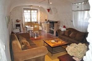 Télévision, lecteur de DVD, livres, médiathÚque