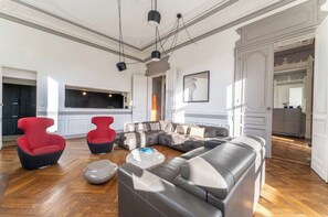 TV, fireplace, DVD player, offices
