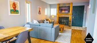 Cozy, modern 2BD/2BA townhome minutes from 4 world class ski resorts.