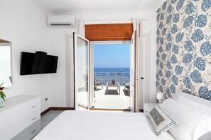 5 chambres, coffres-forts dans les chambres, fer et planche à repasser