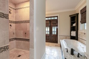 Hair dryer, towels, soap, toilet paper - Luxury Waterfront Retreat|Pool|Dock|Bay Views|Poolside Bar|Minutes to Beach (Pass Christian)