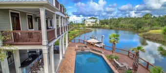 Luxury Waterfront Retreat|Pool|Dock|Bay Views|Poolside Bar|Minutes to Beach