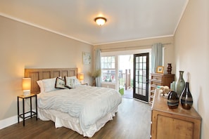 4 Schlafzimmer, Zimmersafe, Schreibtisch, Bügeleisen/Bügelbrett