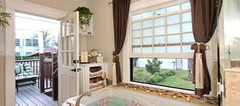 Oceanfront Luxury Oasis W/ Jacuzzi, Gazebo, BBQ, Pizza Oven Gym, Gated Garden