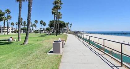 SUPERB OCEAN VIEWS, Private Jacuzzi, Gym, Game Room & Air Conditioning!!