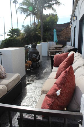 Terrace/patio - Oceanfront Luxury Oasis W/ Jacuzzi, Gazebo, BBQ, Pizza Oven Gym, Gated Garden (Long Beach)