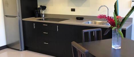 Fridge, coffee/tea maker, toaster, blender