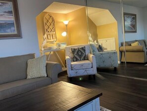 TV, DVD player - Perfect Spot for a Well Deserved Vacation!!! Check Us Out!! (Panama City Beach)