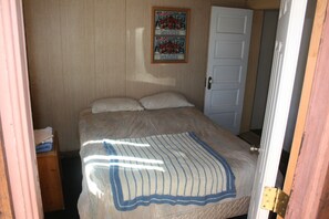 4 bedrooms, desk, free WiFi, bed sheets
