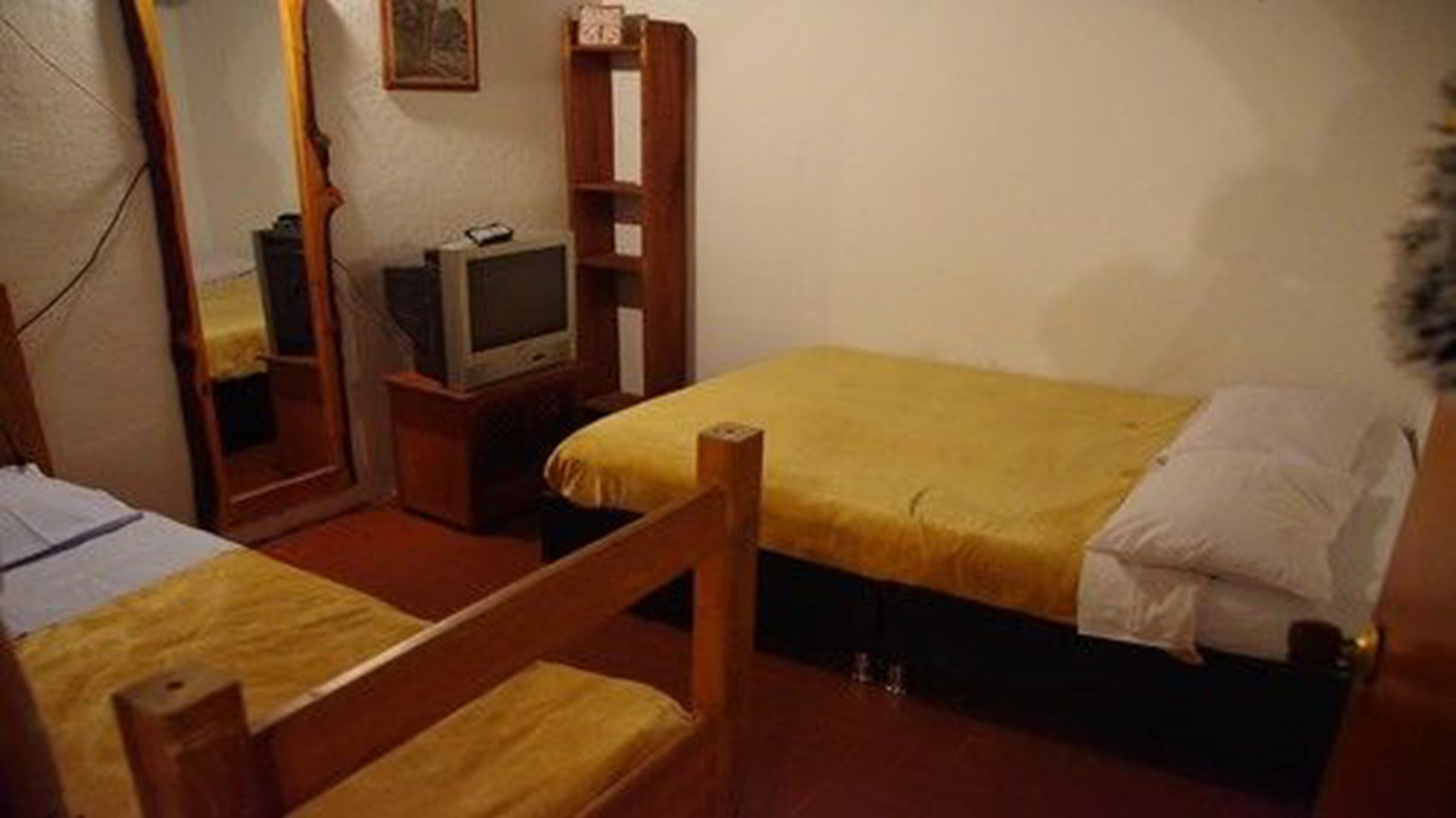 Edredón, tabla de planchar con plancha, wifi gratis y ropa de cama 
