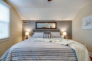 1 bedroom, iron/ironing board, WiFi, bed sheets - ★ McIver's Cozy Cottage Suite ★ Close to Downtown (Permit #11913034300) (Nashville)