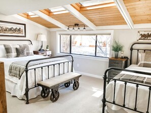 3 slaapkamers, een bureau, een strijkplank/strijkijzer, gratis wifi