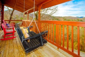 Property grounds - Free Tickets | Private & Secluded, Wood Fireplace, Hot Tub, Fire Pit, Grill (Sevierville)