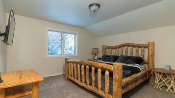 4 bedrooms, desk, iron/ironing board, free WiFi