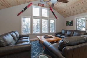 TV, fireplace, video games, DVD player - Beautiful Home in McCall w/ family & living room and large backyard w/ firepit (Mccall)