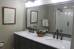 Combined shower/tub, hair dryer, towels, soap