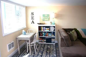 Una Smart TV, una chimenea, videojuegos, un reproductor de DVD